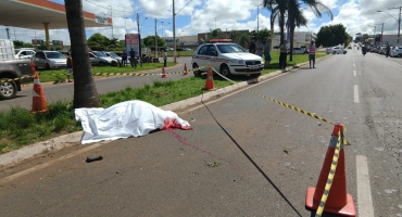 Motociclista morre após perder controle e bater em árvore na Avenida Marabá em Patos de Minas Motociclista morre após perder controle e bater em árvore na Avenida Marabá em Patos de Minas