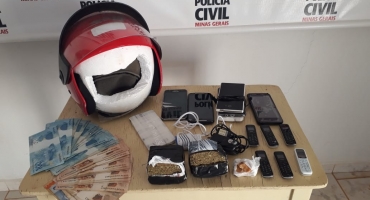 Professora é presa entrando com drogas e celulares em penitenciária de Carmo do Paranaíba Professora é presa entrando com drogas e celulares em penitenciária de Carmo do Paranaíba