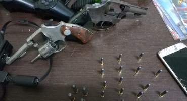 Polícia Militar de Presidente Olegário apreende armas de fogo com menores infratores Polícia Militar de Presidente Olegário apreende armas de fogo com menores infratores