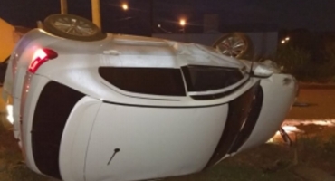 Lagoa Formosa: após grave acidente motoristas fogem deixando veículos no local da colisão Lagoa Formosa: após grave acidente motoristas fogem deixando veículos no local da colisão