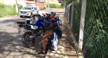 PM prende 14 condutores e apreende 13 motos durante operação na cidade de Patos de Minas