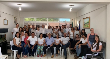 Prefeito de Lagoa Formosa inicia 2019 com oração e café da manhã em seu gabinete Prefeito de Lagoa Formosa inicia 2019 com oração e café da manhã em seu gabinete