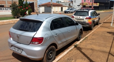 Polícia Militar de Rio Paranaíba prende foragidos da justiça e apreende veículo furtado