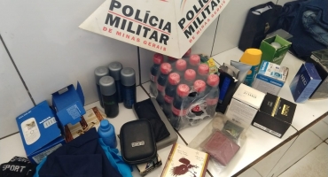 Usuário de drogas pede ajuda após ser preso furtando objetos em residência, veja vídeo Usuário de drogas pede ajuda após ser preso furtando objetos em residência, veja vídeo