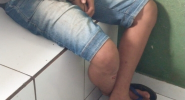 Adolescente de 13 anos é detido suspeito de molestar irmã de apenas 4 anos Adolescente de 13 anos é detido suspeito de molestar irmã de apenas 4 anos