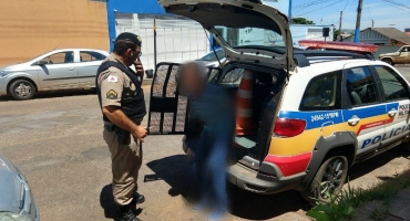 Rapaz é atingido por golpes de canivete desferidos por menor de 15 anos na cidade de Lagoa Formosa Rapaz é atingido por golpes de canivete desferidos por menor de 15 anos na cidade de Lagoa Formosa