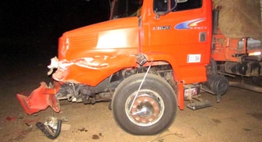 Durante manobra motorista embriagado atinge caminhão em Posto de Combustível no município de Lagoa Formosa Durante manobra motorista embriagado atinge caminhão em Posto de Combustível no município de Lagoa Formosa
