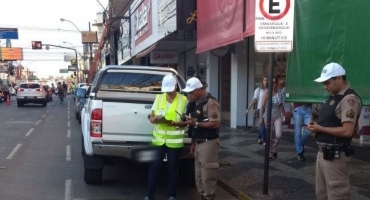 Guarda de transito de Patos de Minas tem autoridade para fiscalizar documentos e até multar Guarda de transito de Patos de Minas tem autoridade para fiscalizar documentos e até multar