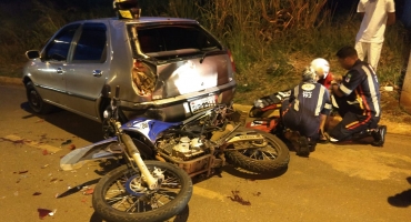 Acidente na Avenida Marabá deixa motoqueiros feridos em Patos de Minas Acidente na Avenida Marabá deixa motoqueiros feridos em Patos de Minas