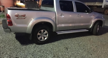 Polícia Militar de Patos de Minas prende suspeitos com carro clonado e pistolas Polícia Militar de Patos de Minas prende suspeitos com carro clonado e pistolas