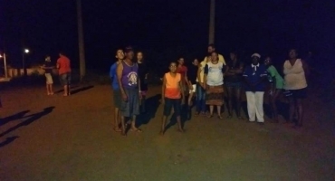 Moradores do Bairro Jardim Esperança em Carmo do Paranaíba reclamam falta de iluminação pública Moradores do Bairro Jardim Esperança em Carmo do Paranaíba reclamam falta de iluminação pública
