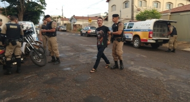 Autor de tentativa de homicídio é preso pela Polícia Militar de Patos de Minas Autor de tentativa de homicídio é preso pela Polícia Militar de Patos de Minas