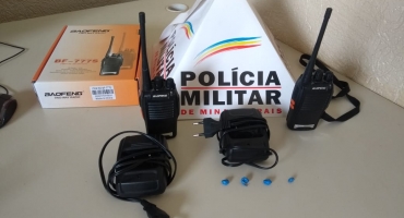 PM de Carmo do Paranaíba apreende rádios comunicadores com menor suspeito de tráfico de drogas PM de Carmo do Paranaíba apreende rádios comunicadores com menor suspeito de tráfico de drogas