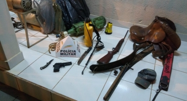 Indivíduos cometem furtos em fazenda no município de Carmo do Paranaíba e acabam presos pela PM Indivíduos cometem furtos em fazenda no município de Carmo do Paranaíba e acabam presos pela PM