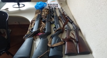 Polícia Militar de Carmo do Paranaíba cumpre mandado e apreende 5 armas de fogo no Bairro Niterói Polícia Militar de Carmo do Paranaíba cumpre mandado e apreende 5 armas de fogo no Bairro Niterói