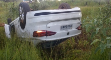 Motorista cochila ao volante e veículo sai da pista na BR-354 e capota Motorista cochila ao volante e veículo sai da pista na BR-354 e capota