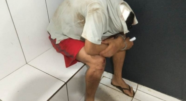 Suspeito de se masturbação em frente a prédio em Patos de Minas fica ferido tentando fugir da polícia Suspeito de se masturbação em frente a prédio em Patos de Minas fica ferido tentando fugir da polícia