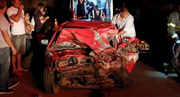 Acidente na MG-230 deixa duas pessoas feridas Acidente na MG-230 deixa duas pessoas feridas