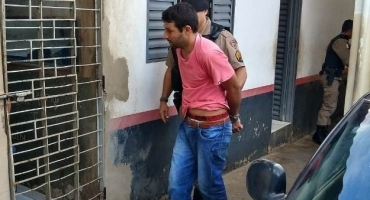 Polícia Civil prende em Uberlândia suspeito de participar de chacina na MGC 354 Polícia Civil prende em Uberlândia suspeito de participar de chacina na MGC 354