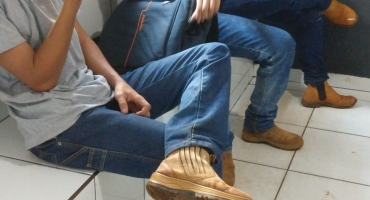 Alunos levam revólver para escola e acabam na delegacia de Patos de Minas Alunos levam revólver para escola e acabam na delegacia de Patos de Minas