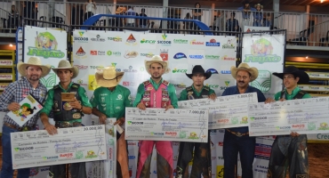 CONFIRA AS FOTOS: Festa do Feijão 2019 termina com final do rodeio profissional 