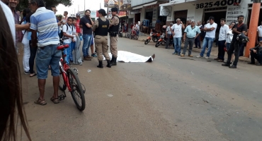 Condutor de motocicleta sofre mal súbito e morre no meio da rua em Patos de Minas