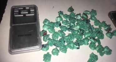 PM apreende drogas e encaminha suspeitos para a delegacia em Patos de Minas