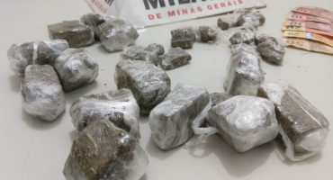 Homem é preso suspeito de tráfico no Bairro Jardim Esperança em Patos de Minas