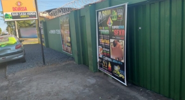 Patos de Minas: homem é preso por expor banner com cena de sexo explícito em muro de boate