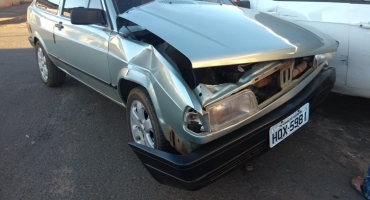 Motorista avança para obrigatória e causa acidente em Carmo do Paranaíba