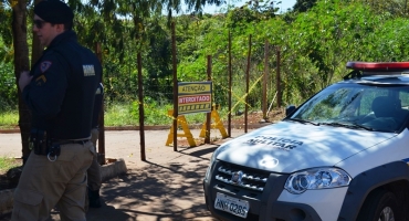 Prefeitura registra ocorrência na polícia após cerca que interdita travessia ser cortada 