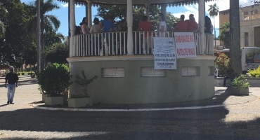 Greve Geral em Patos de Minas: sindicalistas protestam na Praça do Coreto Greve Geral em Patos de Minas: sindicalistas protestam na Praça do Coreto