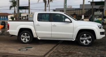 Ladrões armados abordam motorista em Carmo do Paranaíba e roubam caminhonete AMAROK