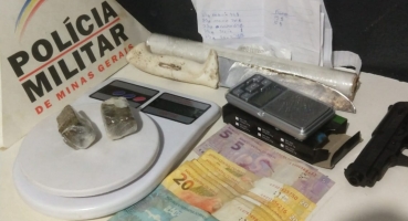 Droga, balança de precisão, dinheiro e até “listinha do tráfico” é apreendida no Bairro Céu Azul
