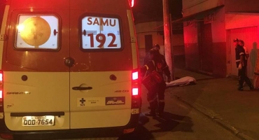 Jovem morre e namorada fica ferida em acidente envolvendo motocicleta em Patos de Minas