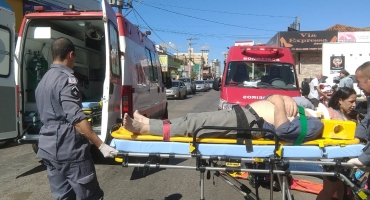 Idoso que atravessava rua fora da faixa de pedestre é atropelado em Patos de Minas