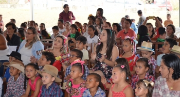 Escola Municipal Professora Denise Luísa de Oliveira realiza Festa Junina