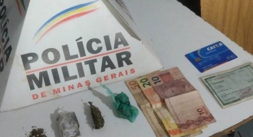 Irmãos são detidos com droga e dinheiro após abordagem policial Irmãos são detidos com droga e dinheiro após abordagem policial