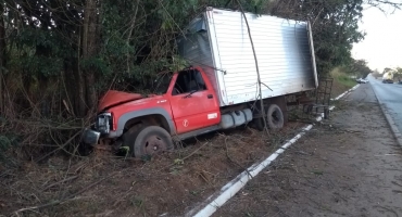 Condutora alcoolizada provoca acidente na BR-354 no município de Carmo do Paranaíba