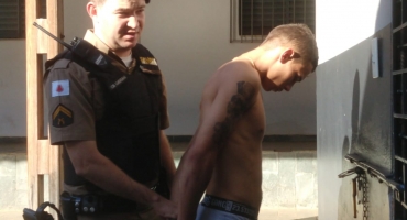 Jovem é preso com revólver na cintura na cidade de Patos de Minas Jovem é preso com revólver na cintura na cidade de Patos de Minas