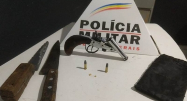 PM localiza arma de fogo, munições e droga em casa no Bairro Santa Luzia
