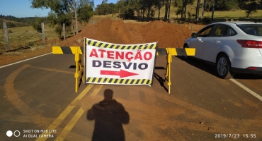 Prefeitura de Lagoa Formosa abre desvio para motoristas que transitam pela estrada Monjolinho Prefeitura de Lagoa Formosa abre desvio para motoristas que transitam pela estrada Monjolinho