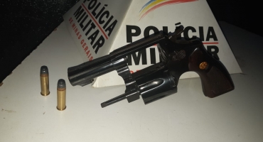 Rapaz é preso com arma de fogo comprada em Presidente Olegário quando chegava em Patos de Minas Rapaz é preso com arma de fogo comprada em Presidente Olegário quando chegava em Patos de Minas