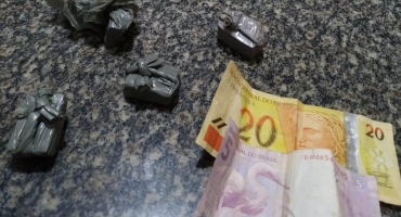 PM de Lagoa Formosa encaminha suspeitos de tráfico de drogas para a delegacia de Polícia PM de Lagoa Formosa encaminha suspeitos de tráfico de drogas para a delegacia de Polícia