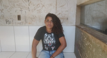 Mulher de 23 anos é presa suspeita de matar idoso de 72 anos em Presidente Olegário Mulher de 23 anos é presa suspeita de matar idoso de 72 anos em Presidente Olegário