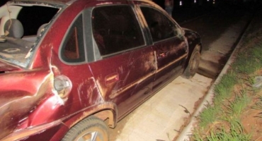 Lagoa Formosa: antena parabólica cai de carroceria na BR-354 e atinge veículos de professores Lagoa Formosa: antena parabólica cai de carroceria na BR-354 e atinge veículos de professores