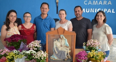 Câmara Municipal de Lagoa Formosa recebe vista da imagem da Padroeira da cidade