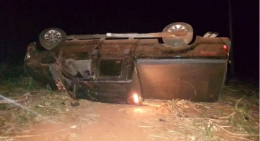 Motorista embriagado capota caminhonete na MGC-352 em Tiros Motorista embriagado capota caminhonete na MGC-352 em Tiros