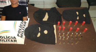 Foragido condenado a 22 anos de prisão é detido com munições e toucas ninjas Foragido condenado a 22 anos de prisão é detido com munições e toucas ninjas