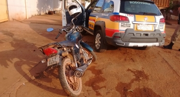 Motoqueiro inabilitado pratica direção perigosa na LMG-743 e acaba preso Motoqueiro inabilitado pratica direção perigosa na LMG-743 e acaba preso